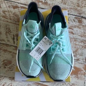 Adidas Women Ultraboost 19 size 8.5 NWT